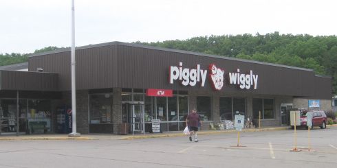 [Piggly Wiggly store]