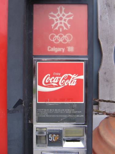 [Coke machine with Calgary '88 ad]