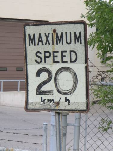 [Maximum Speed 20 km/h]